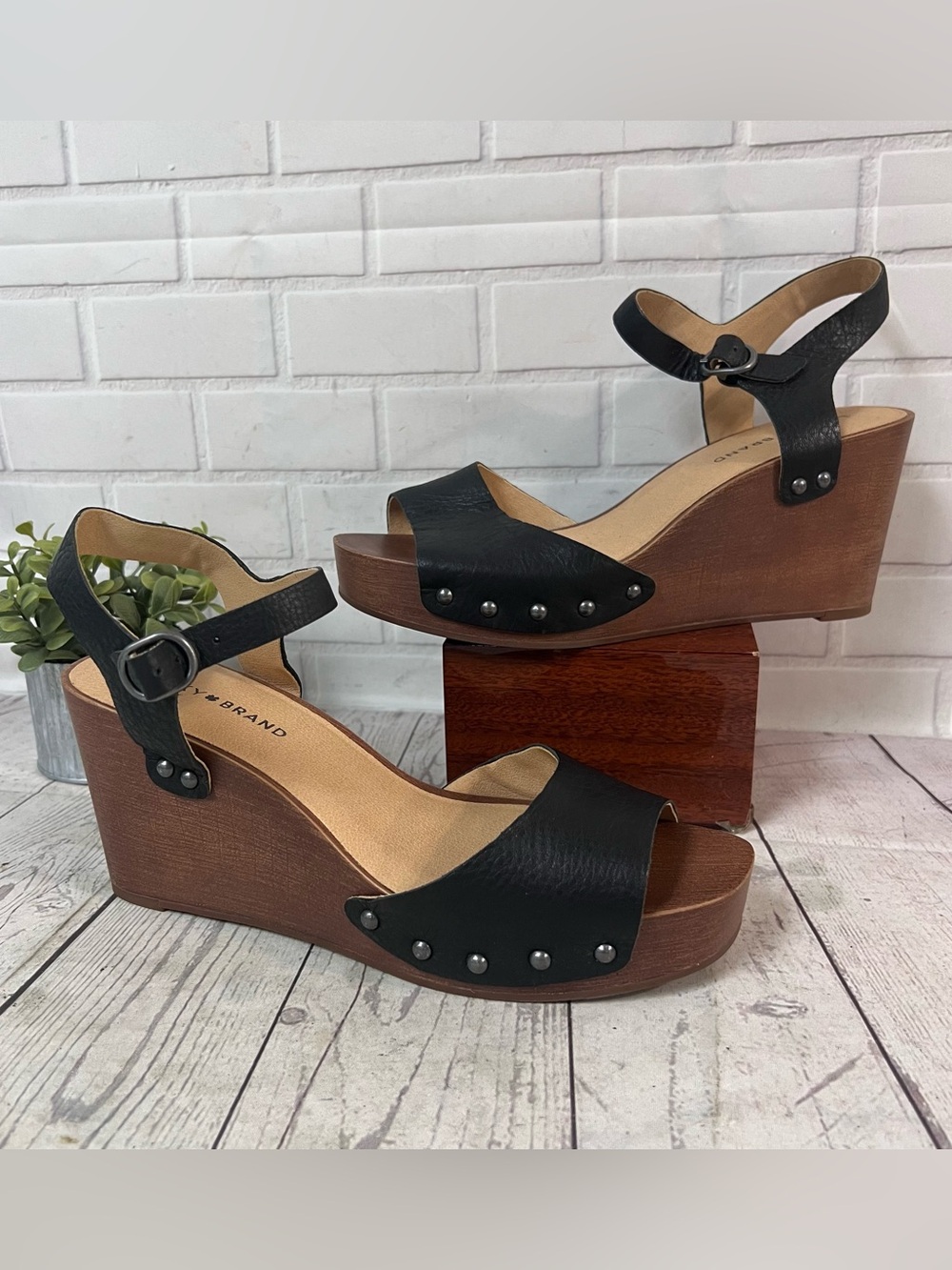 Lucky Brand Zashti Black Leather Studded Platform Wedge Sandals Size 9